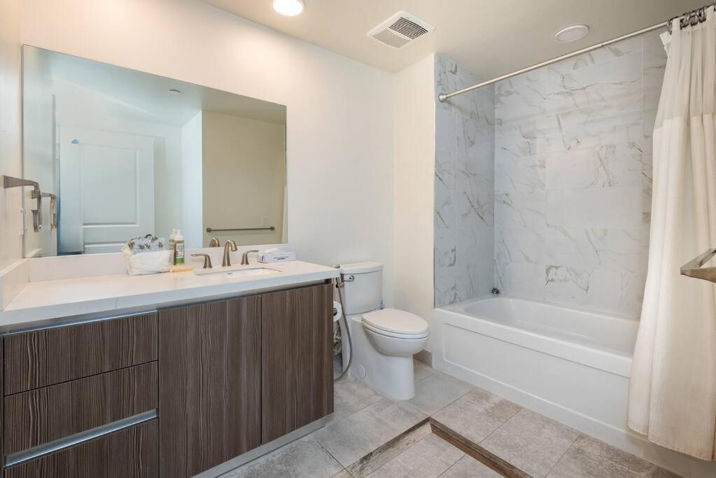 Luxurious Penthouse In Beverly Hills - Sleeps 10 Los Angeles Bagian luar foto