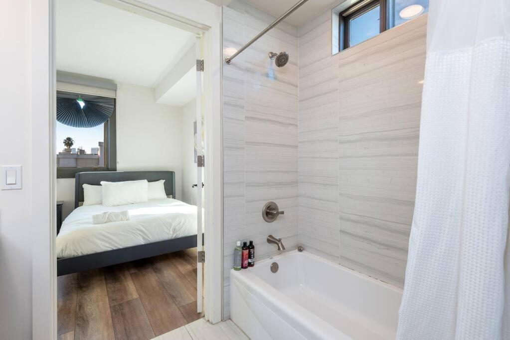 Luxurious Penthouse In Beverly Hills - Sleeps 10 Los Angeles Bagian luar foto